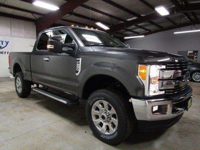 2017 Ford F-250 Super Duty Lariat Super Cab 4WD V8